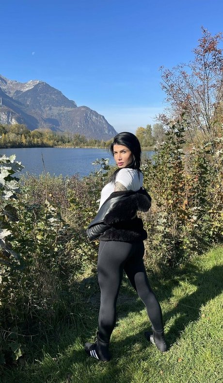 Naakte gelekte OnlyFans-foto van Victoria Carvalho