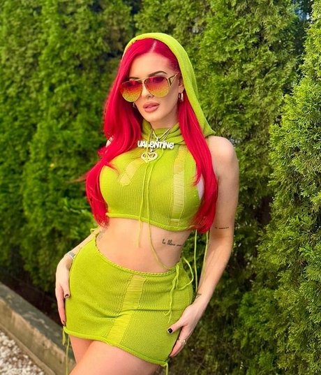 Naken läckt OnlyFans-bild av Justina Valentine