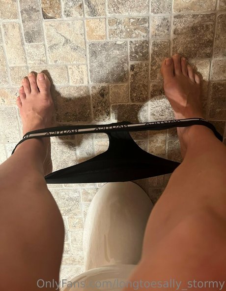 Longtoesallystormy