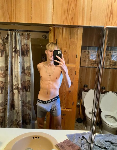 Alasti lekkinud OnlyFans-i pilt Blondeboybradfree