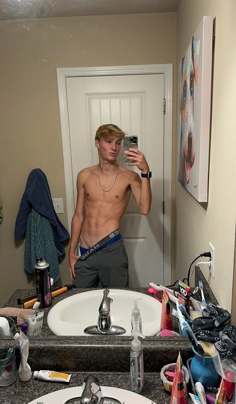 Nahá fotka uniklých OnlyFans od Blondeboybradfree