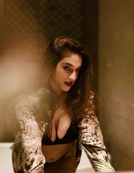 Alasti lekkinud OnlyFans-i pilt Deeksha Arora