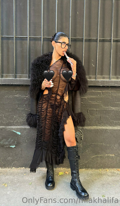 Nahá fotka uniklých OnlyFans od Miakhalifa