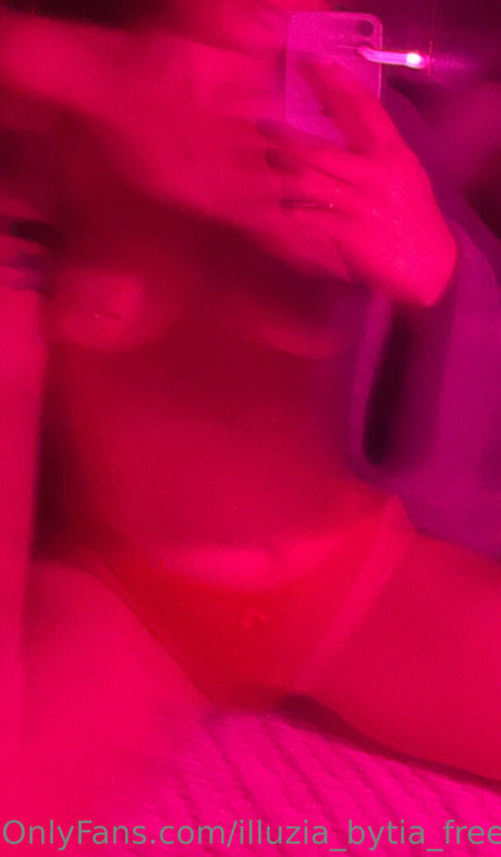 Nahá fotka uniklých OnlyFans od Illuziabytiafree