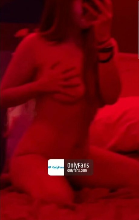 Naken läckt OnlyFans-bild av Selenaanne