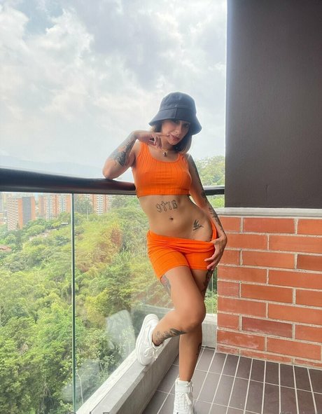 Rebecavegaofficial