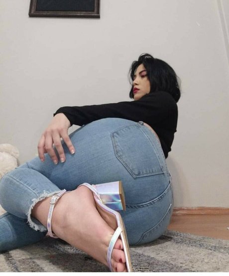 Dilan Dere