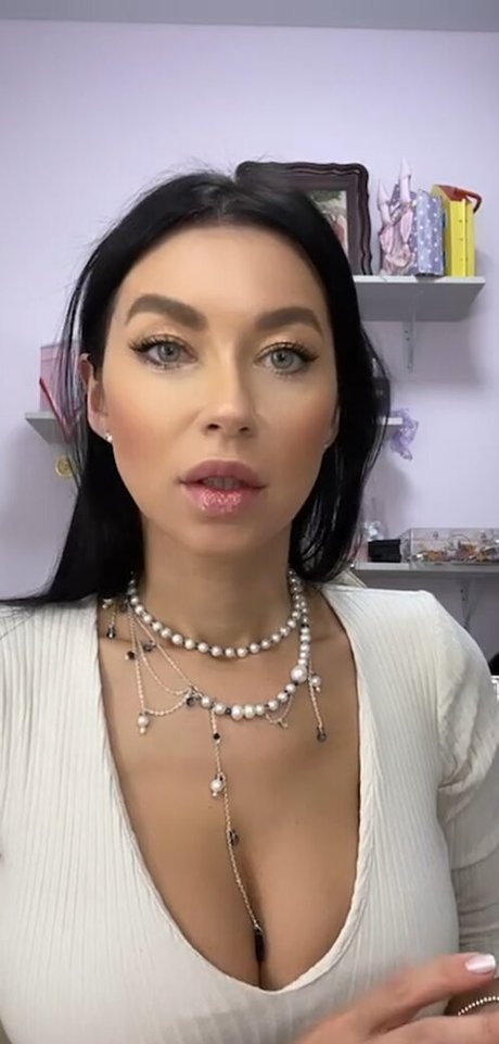 Nahá fotka uniklých OnlyFans od Polina Logunova