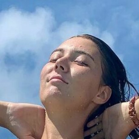 Alaston vuotanut OnlyFans-kuva Saturdaysierrasky