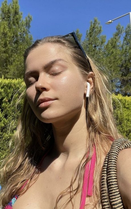 Nahá fotka uniklých OnlyFans od Lizi Asmr