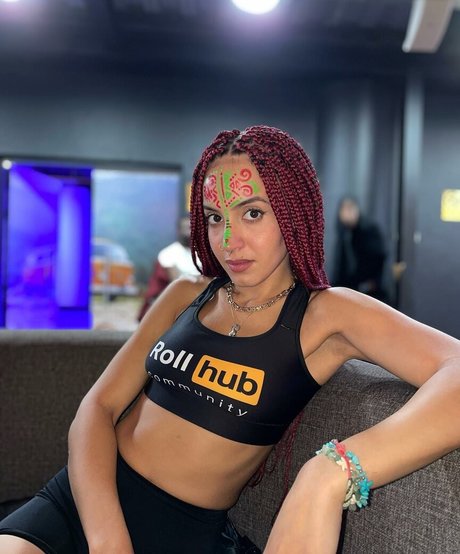 Nacktes geleaktes OnlyFans-Foto von Alizehxrouge