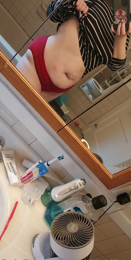 Nøgent lækket OnlyFans-billede af Bubblykillerrose
