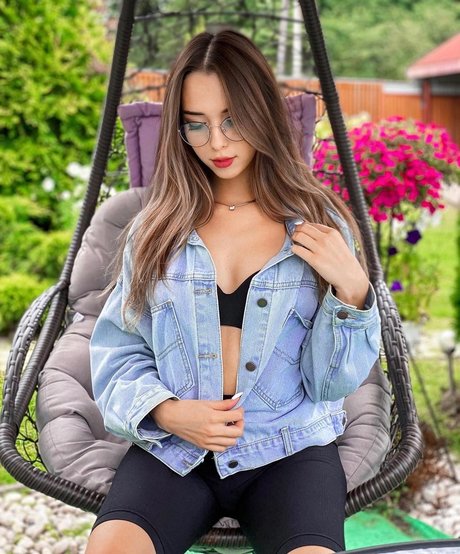 Kira Asmi OnlyFans 유출 누드 사진