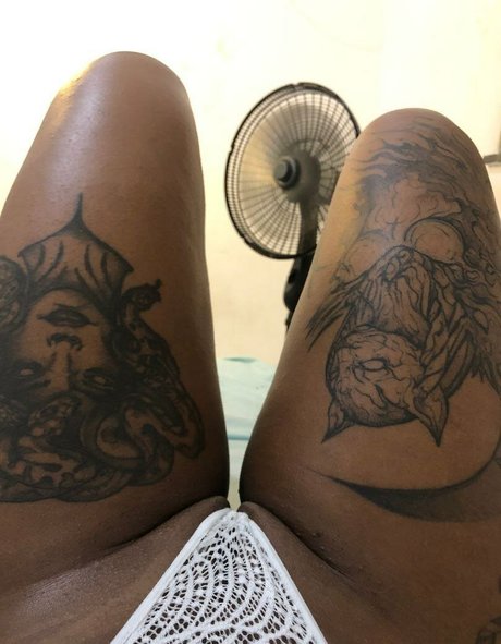 Naken läckt OnlyFans-bild av Medusabad