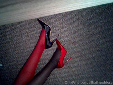 Nahá fotka uniklých OnlyFans od Allhailrgoddess