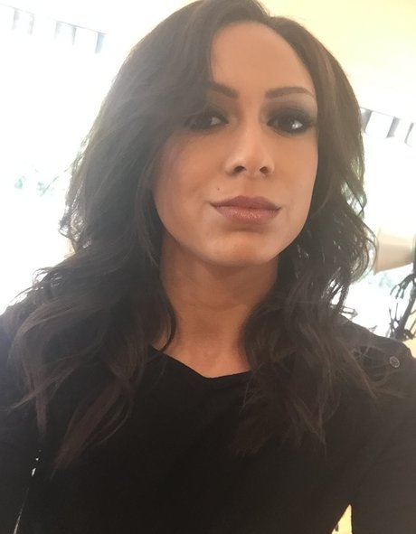 Cassie Del Isla