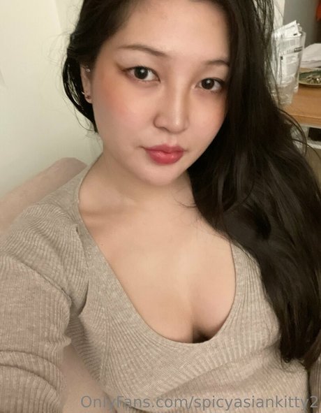 Naken läckt OnlyFans-bild av Spicyasiankitty2