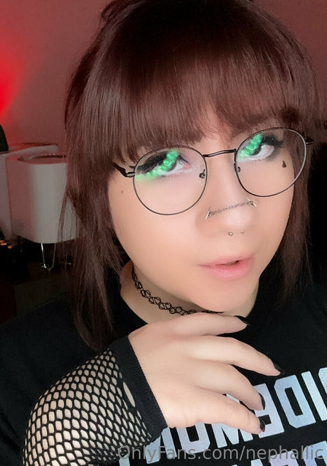 Alaston vuotanut OnlyFans-kuva Nephallic