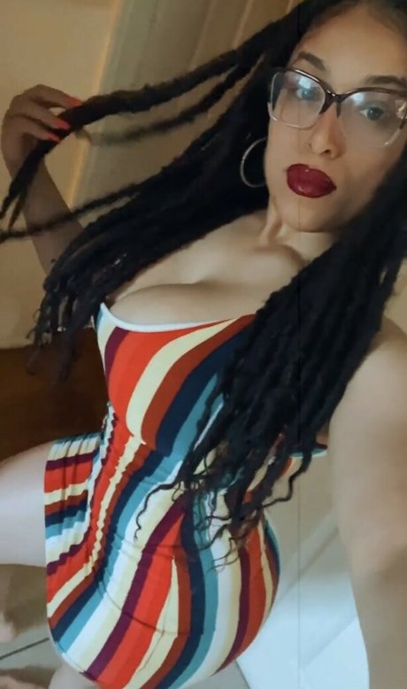 Nahá fotka uniklých OnlyFans od Safiyaswrld