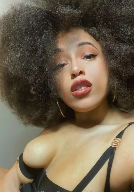Alaston vuotanut OnlyFans-kuva Safiyaswrld