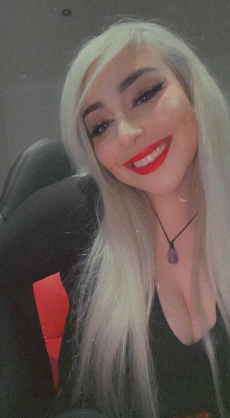 Naken lekkede OnlyFans-bilde av Sawina