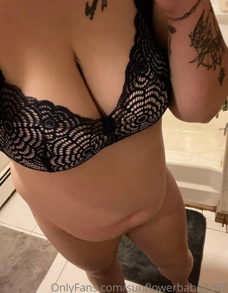 Nøgent lækket OnlyFans-billede af Sunflowerbabe2297