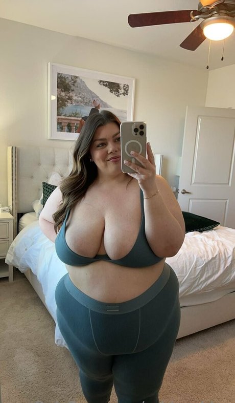 Naken läckt OnlyFans-bild av Ssbbwchloe