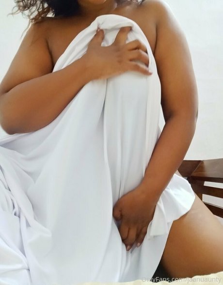 Nacktes geleaktes OnlyFans-Foto von Jaanuaunty
