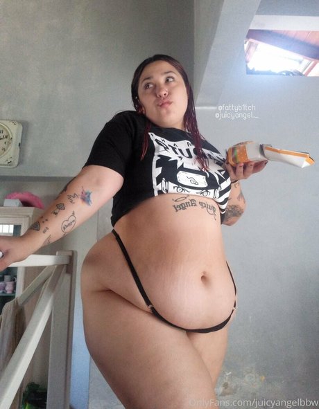 Naken läckt OnlyFans-bild av Juicyangelbbw