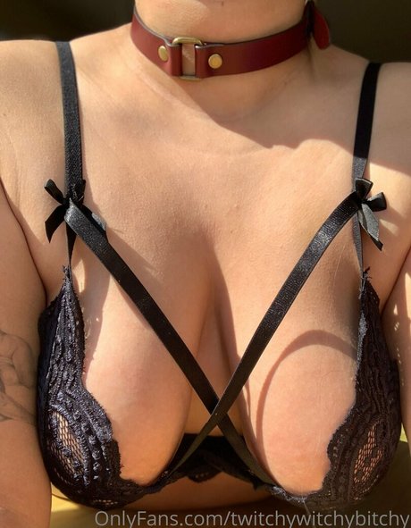 Nahá fotka uniklých OnlyFans od Twitchywitchybitchy