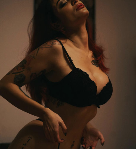 Nacktes geleaktes OnlyFans-Foto von Queenred