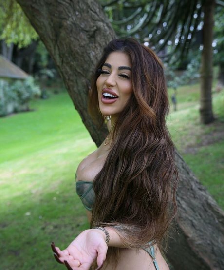 Nahá fotka uniklých OnlyFans od Priya Yasmin X