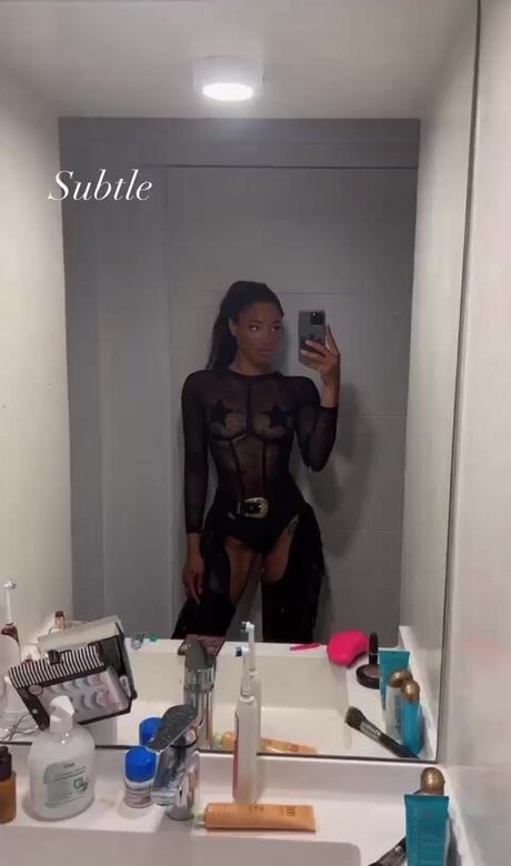 Naken läckt OnlyFans-bild av Shirin Olivia