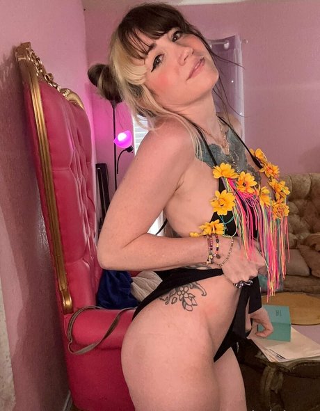 Naakte gelekte OnlyFans-foto van Lolaluxx