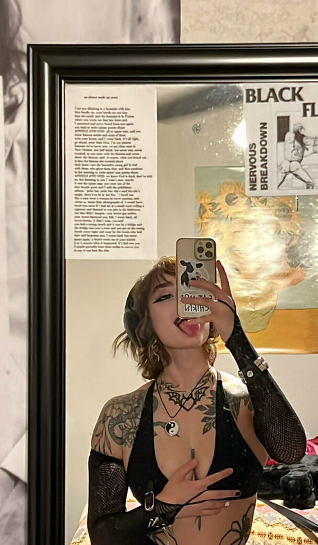 Roseredroom