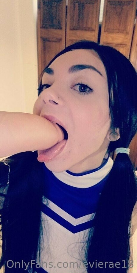 Nahá fotka uniklých OnlyFans od Evierae18