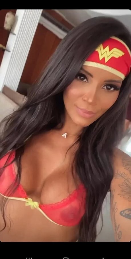 Naken lekkede OnlyFans-bilde av Aline Carvalho