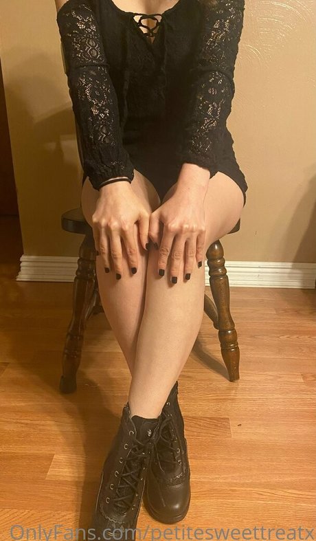 Petitesweettreatx OnlyFansリークヌード写真