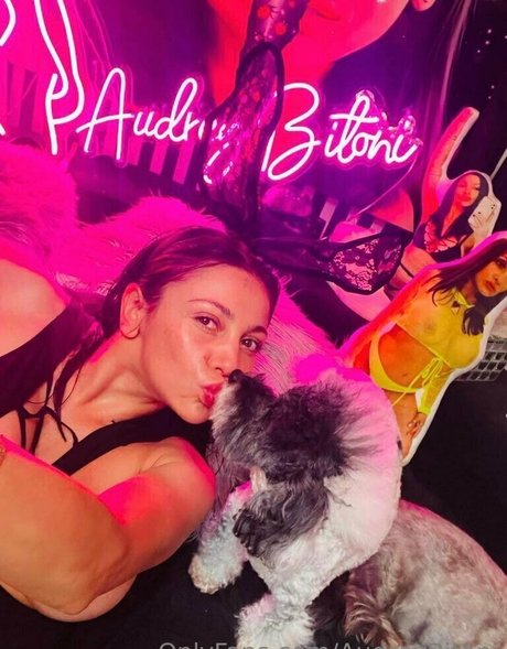 Nahá fotka uniklých OnlyFans od Audreybitoni