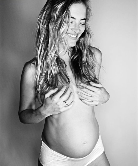 Naken läckt OnlyFans-bild av Emily Wickersham