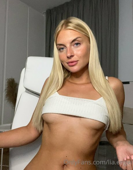 Naakte gelekte OnlyFans-foto van Lia Engel