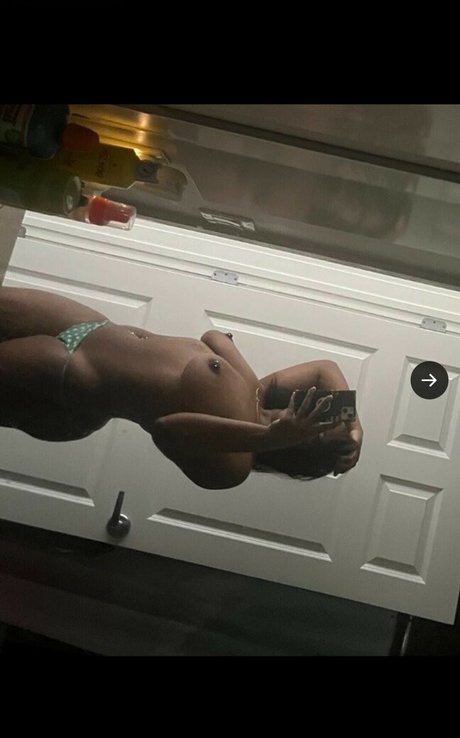 Alaston vuotanut OnlyFans-kuva Fitsexymoe