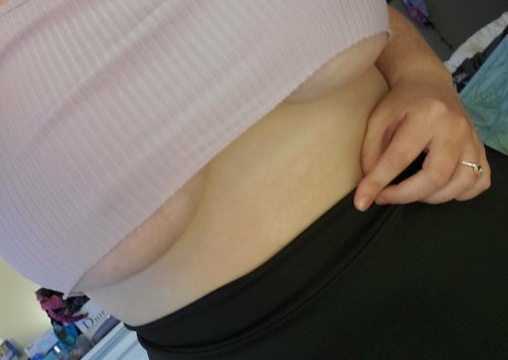Naken läckt OnlyFans-bild av Ami4youfree