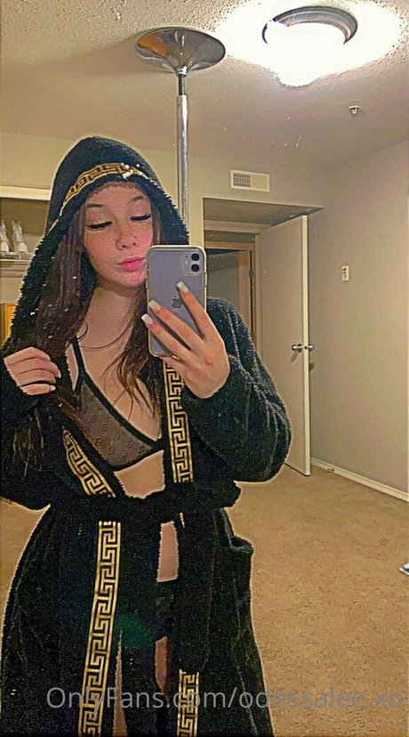 Alaston vuotanut OnlyFans-kuva Odessaleexo