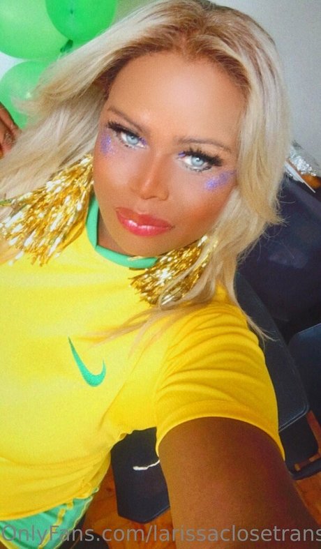 Larissa Close