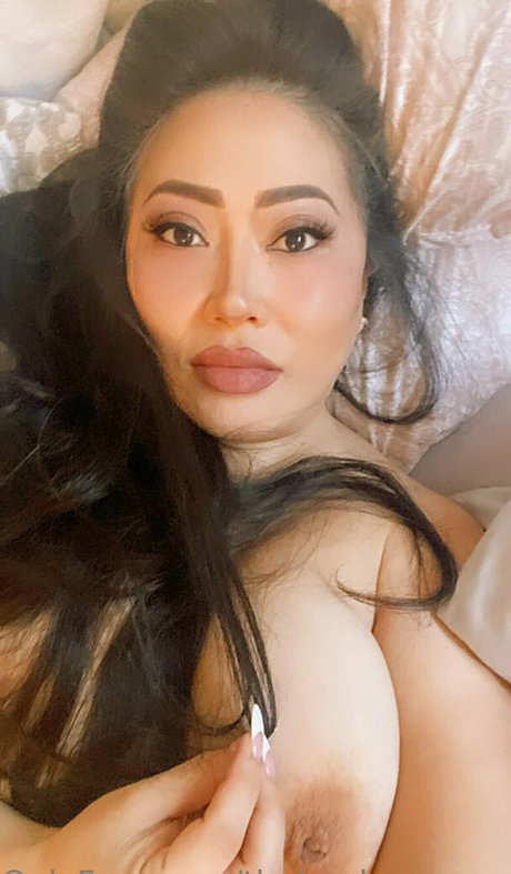Naakte gelekte OnlyFans-foto van London Monroe