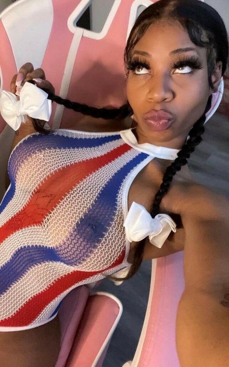 Обнаженная фотография утечки OnlyFans от Cdrizzle800