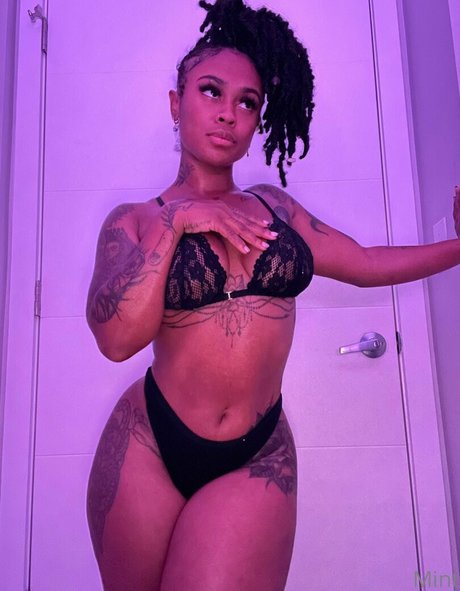 Therealbombshellmint  nude leaked OnlyFans photo