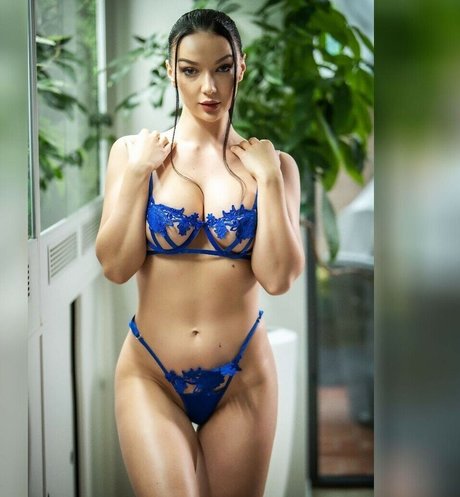 Alaston vuotanut OnlyFans-kuva Lady Gang