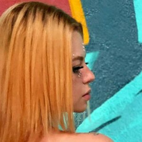 Naken läckt OnlyFans-bild av Waifunextdoor